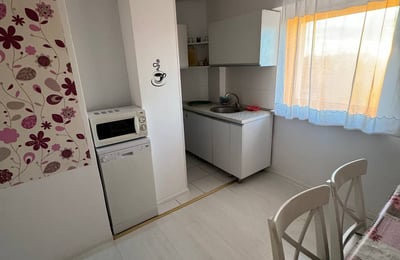 Rent of a furnished 3-room apartment, 80 m², with a sea view, Faleza Nord, Constanța, Romania
